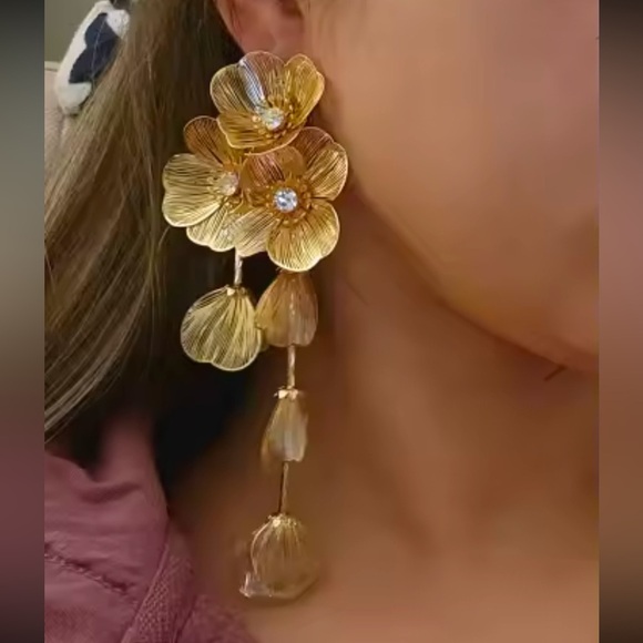 Zara Kate Middleton Famous Cascading Floral Earrings - Picture 16 of 16